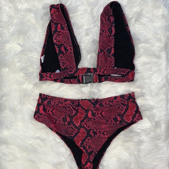 Super sexy red snakeskin bikini - Picture 4 of 7